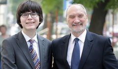 PFN zapłaciła za pobyt w USA Macierewicza i Jannigera. Przez pół roku 4,5 mln zł dla White House Writers Group