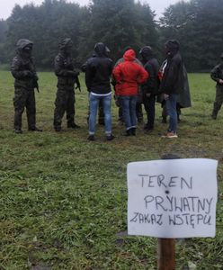 Kolejny dzień koczowania uchodźców na granicy. Zniszczono zasieki z drutu kolczastego