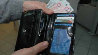 Mężczyzna przywłaszczył sobie portfel należący do obcokrajowca. Policjanci szybko go namierzyli