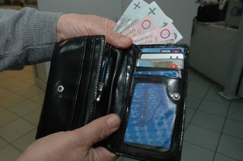 Mężczyzna przywłaszczył sobie portfel należący do obcokrajowca. Policjanci szybko go namierzyli