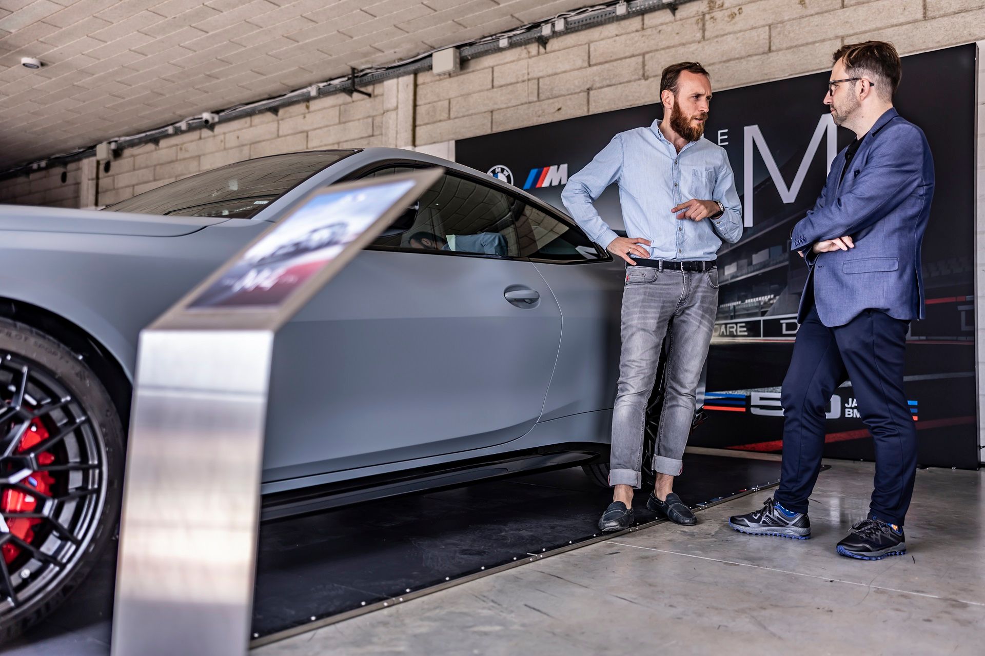 Mateusz Żuchowski (Autokult) i Paweł Wlazło (BMW Group)