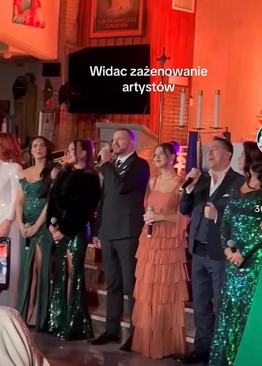 Zaskakujące zachowanie Edyty Górniak podczas kolędowania w USA