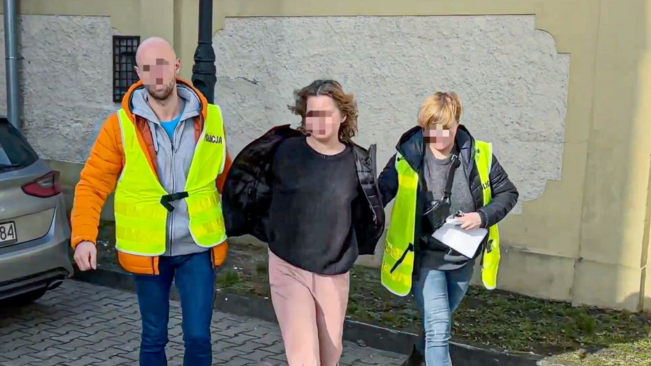 Zbrodnia w Ostrdzie
FOTO TOMASZ NOWOCINSKI / SUPER EXPRESS OSTRODA 01.03.2024 R WARMINSKOMAZURSKIE KLAUDIA W. ZABILA RODZICOW DOROTA W. 49 L ADAM W. 57 L OSTRODA ULICA DEMOKRACJI NA ZDJECIACH DOPROWADZENIE KLAUDII W. 27 L DO SADU W OSTRODZIE  PROKURATURY BRAK ZGODY NA PUBLIKACJE WIZERUNKU OSOB ZE ZDJEC ORAZ IMION I NAZWISK
TOMASZ NOWOCINSKI
