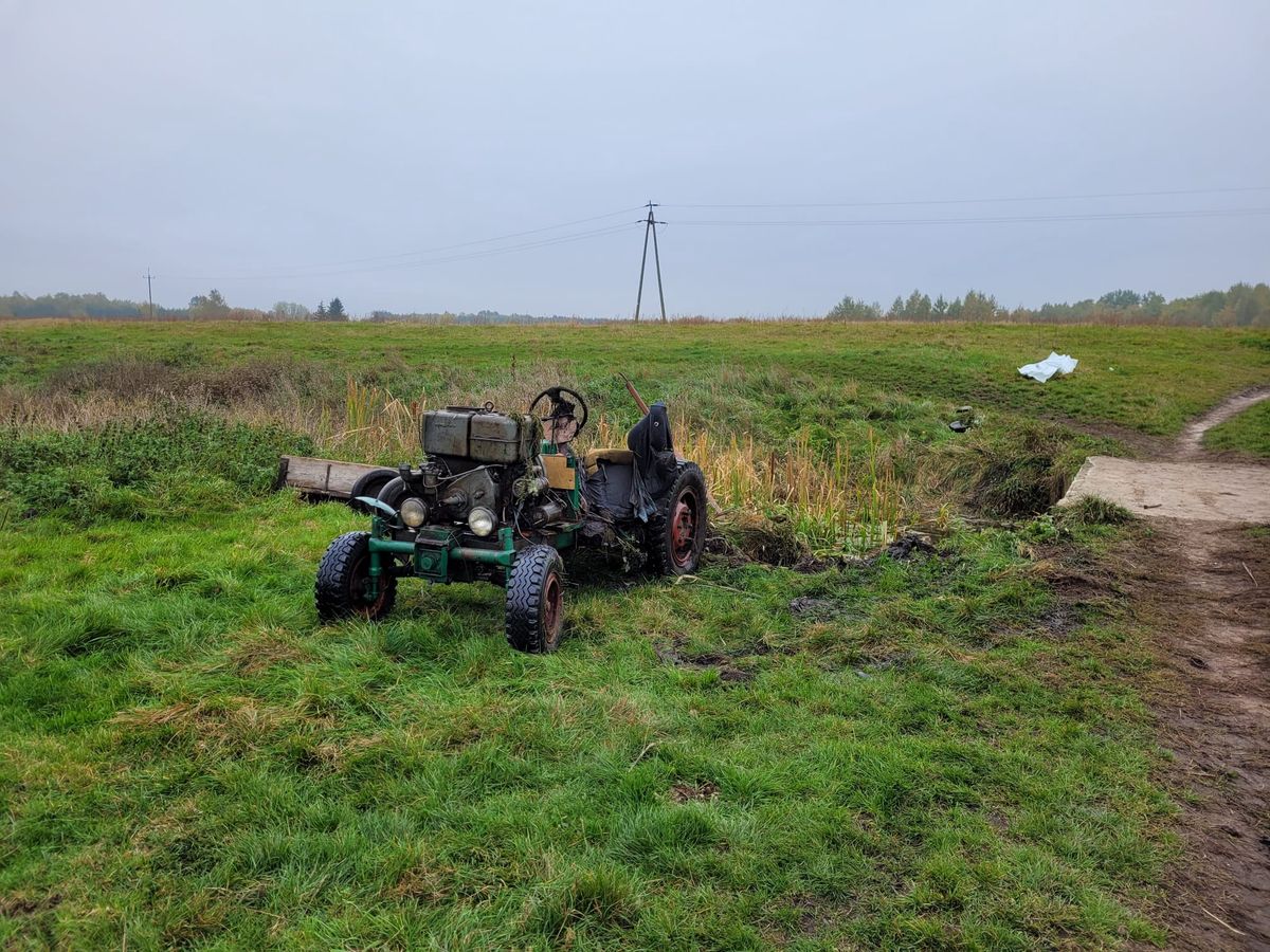 Traktor wydobyty z rzeki