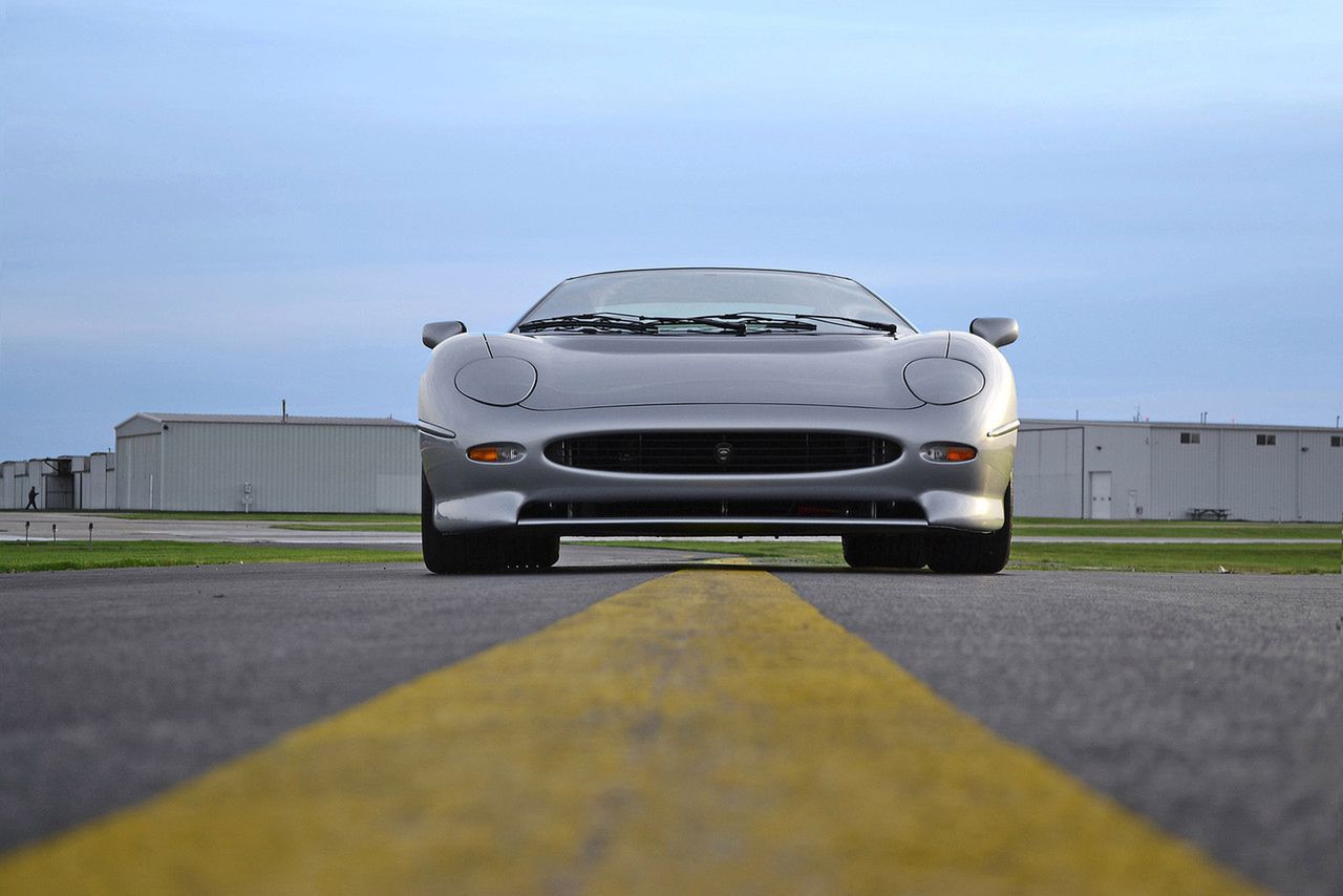 Jaguar XJ220