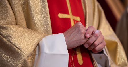 Ksiądz nie chciał odprawić pogrzebu. Dostał zbyt małą ofiarę