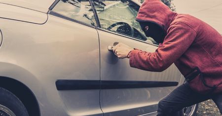 Nowa metoda kradzieży samochodów. Trudno z nią walczyć