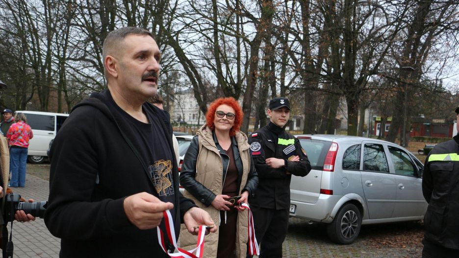 Bieg Niepodległości 2025 w Aleksandrowie Kujawskim. To już trzecia edycja, która przyciągnęła ponad 200 biegaczy