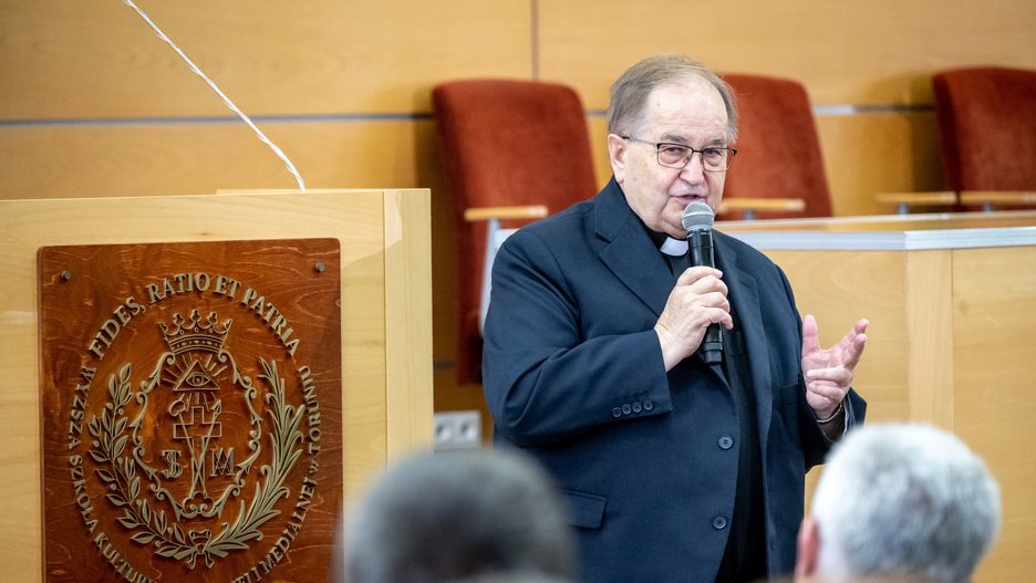 o. Tadeusz Rydzyk
Toru�, 28.06.2023. Rektor-za�o�yciel AKSiM o. Tadeusz Rydzyk podczas konferencji rolnej #ForumdlaWsi - "Trzy Filary Bezpiecze�stwa" w siedzibie Akademii Kultury Spo�ecznej i Medialnej w Toruniu, 28 bm. (sko) PAP/Tytus �mijewski
Tytus �mijewski
#ForumdlaWsi, Akademia Kultury Spo�ecznej i Medialnej, AKSiM, forum dla wsi, konferencja, konferencja rolna, polityk, polityka, Trzy Filary Bezpiecze�stwa, bezpiecze�stwo, filar