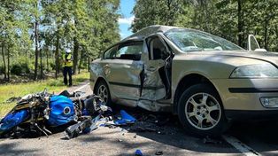 Motocyklista ranny po zderzeniu. Kierująca zajechała mu drogę