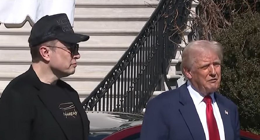 Donald Trump broni Tesli. „Złapiemy każdego, kto to robi”