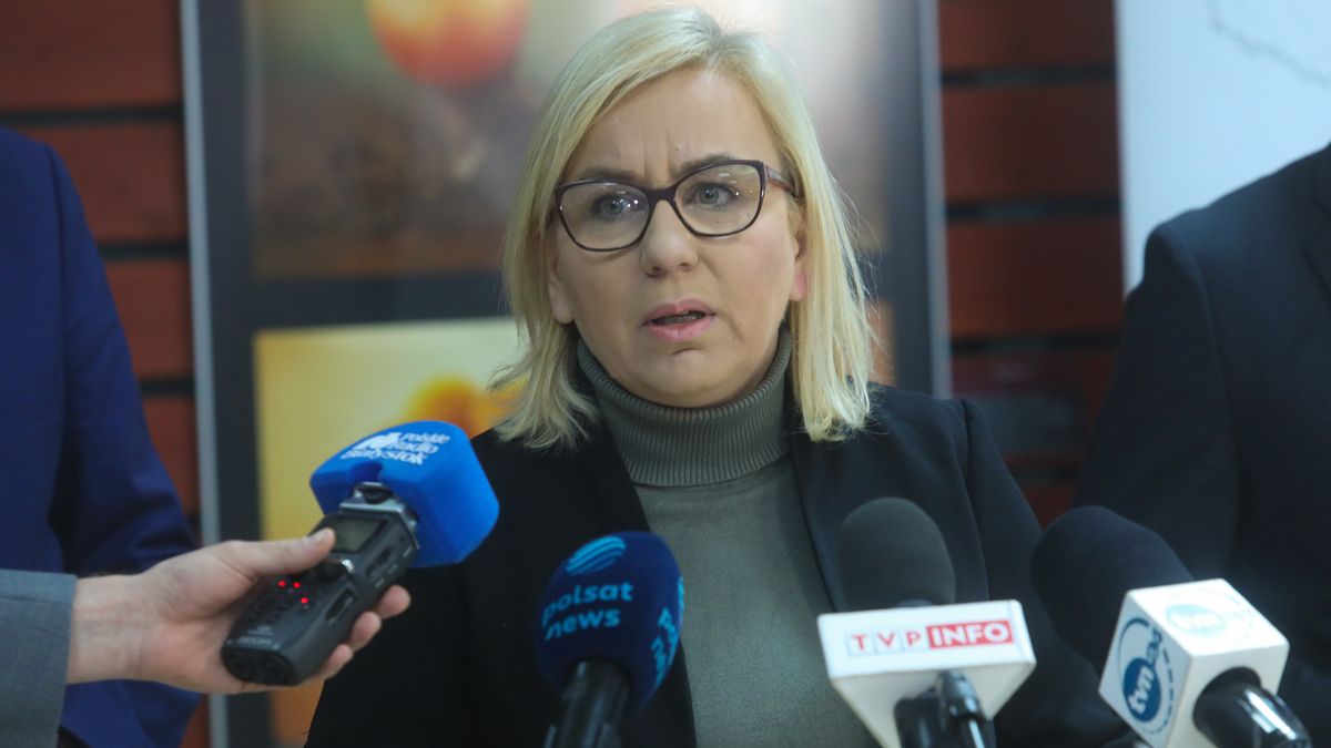 Białowieża, 05.01.2024. Minister klimatu i środowiska Paulina Hennig-Kloska podczas konferencji prasowej �Białowieski Park Narodowy � sytuacja bieżąca i perspektywy na przyszłość�, 5 bm. w siedzibie Białowieskiego Parku Narodowego w Białowieży. (mr) PAP/Artur Reszko