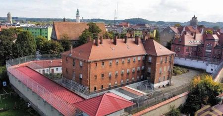 Niezwykła okazja na otodom.pl. Za tyle PLN wystawiono areszt śledczy