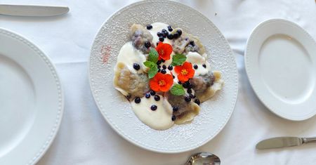 Tak dobrych pierogów z jagodami jak u Gessler dawno nie jadłem. Ale tyle zapłaciłem za 5 sztuk