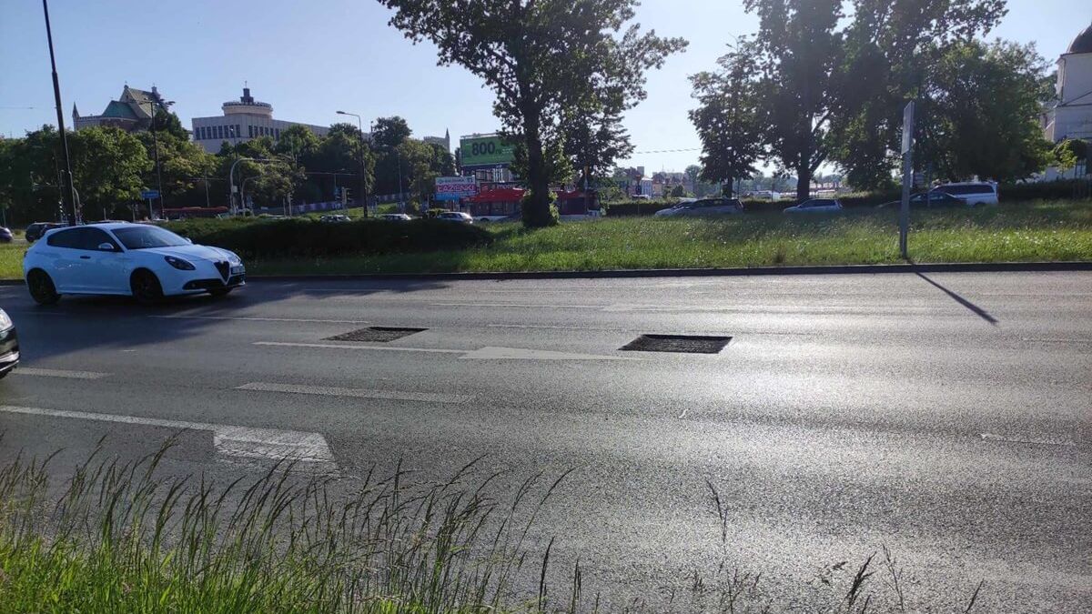 Drogowcy wycięli dziury w asfalcie na ul. Lwowskiej