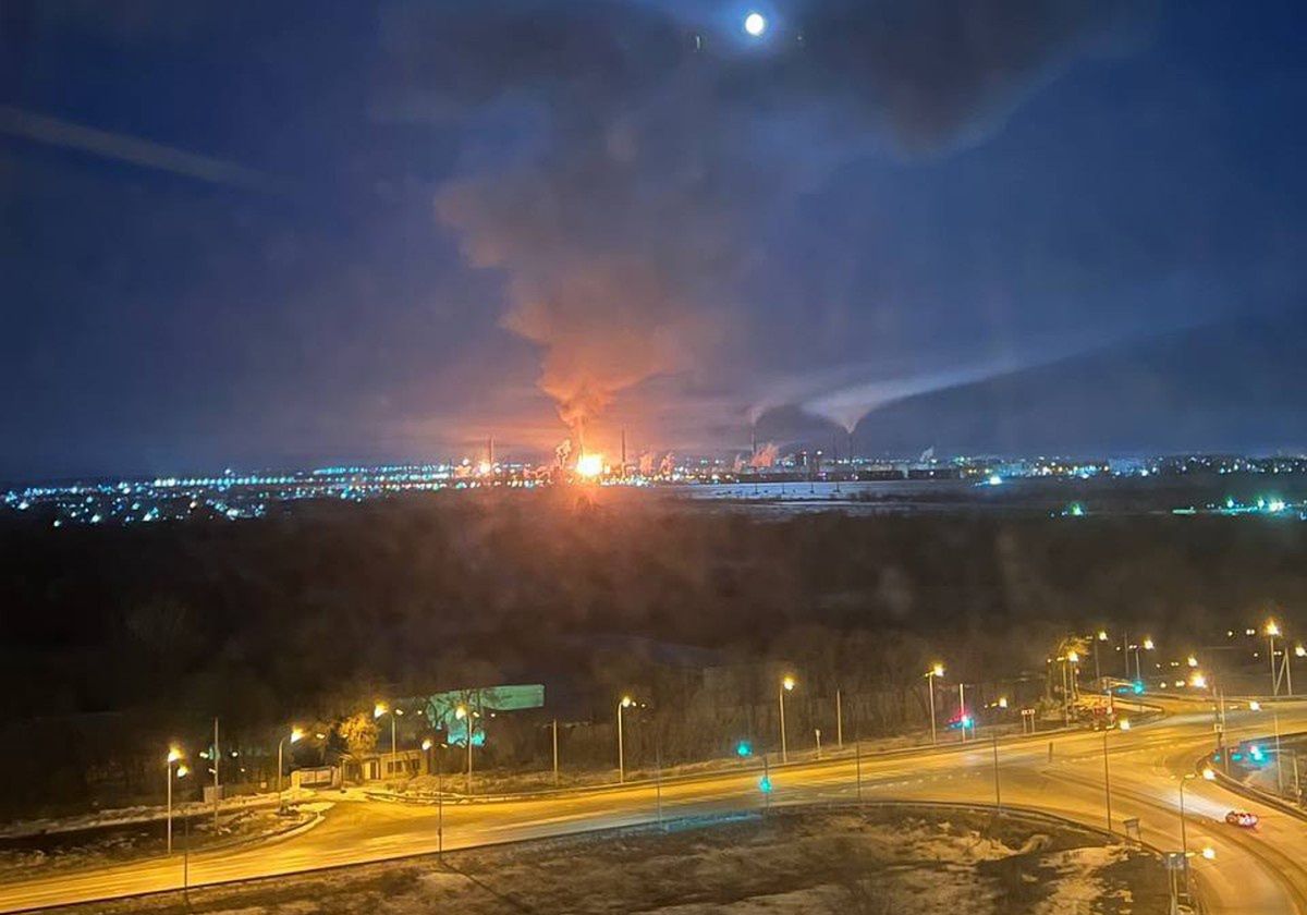 Drones ignite blaze at Russian refinery amid rising tension