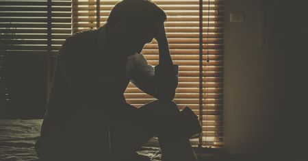 Paweł jest samotnym ojcem. Fakt, że posiada córkę, zmniejsza jego szanse u płci przeciwnej