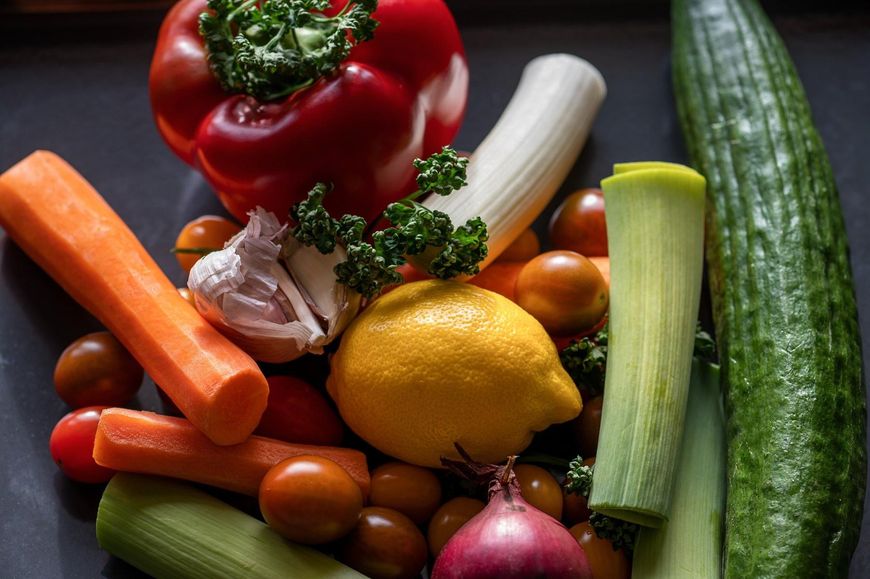 WHO zaleca, by spożywać co najmniej 500 g warzyw i owoców dziennie