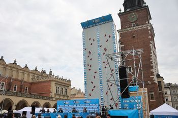 Ludzie-pająki na Rynku Głównym w Krakowie. Zapowiada się widowisko