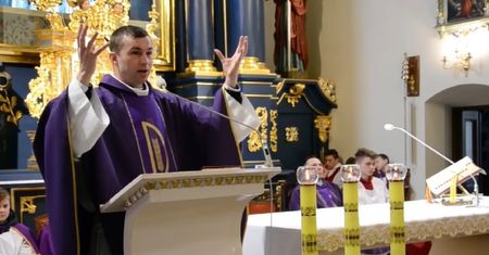 Zrobiła to w trakcie pogrzebu męża. Ksiądz nie wytrzymał