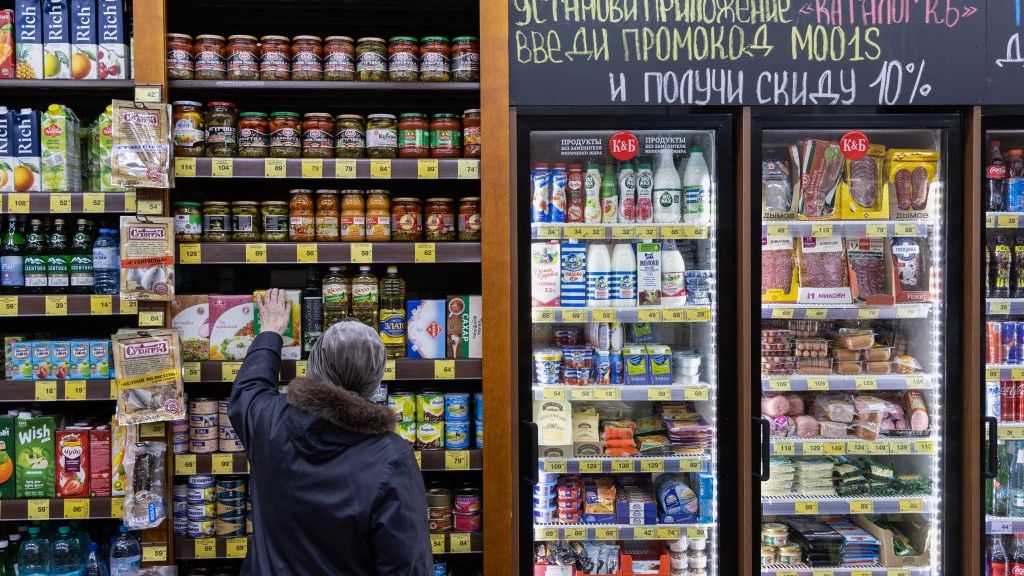 W moskiewskich sklepach nadal można kupić sporo rosyjskich produktów. Zdjęcie ilustracyjne