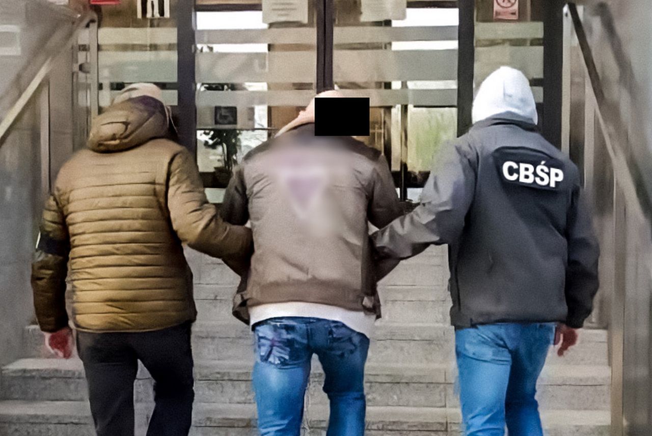 Wyprali ćwierć miliarda złotych. Pięciu członków gangu wpadło w ręce policji