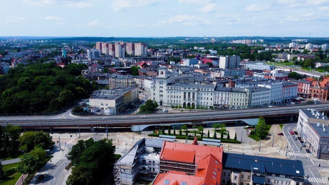 Estakada przecina rynek na dwie części