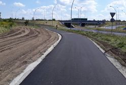 Wrocław. Trasa rowerowa wzdłuż Karkonoskiej. Można z niej częściowo korzystać