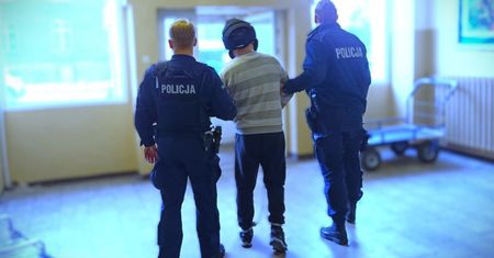 Zadzwonił do znajomej i powiedział, co chce zrobić. Wezwała policję