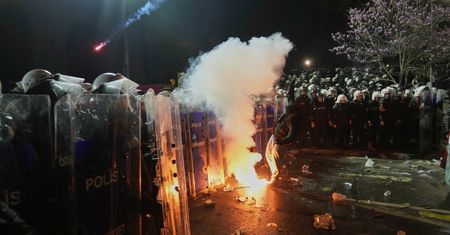 Protesty w Stambule nie ustają. Tysiące zwolenników opozycji na ulicach