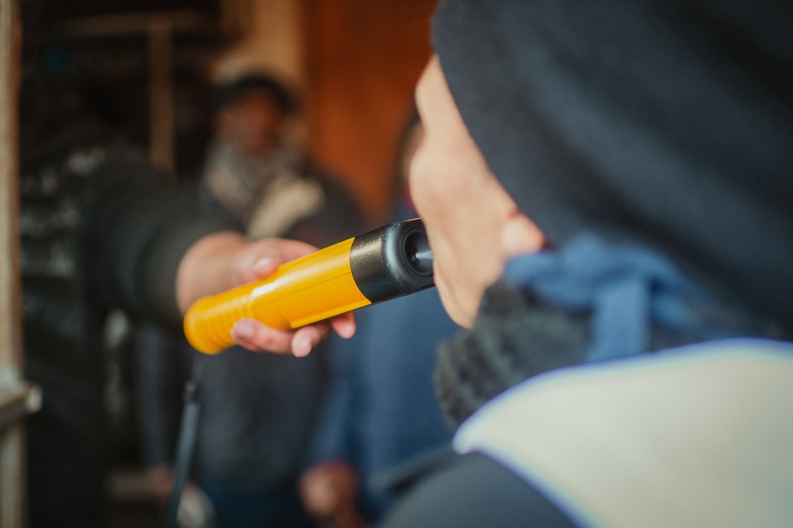 Policjant zatrzymany za jazdę na podwójnym gazie. W aucie wiózł dziecko