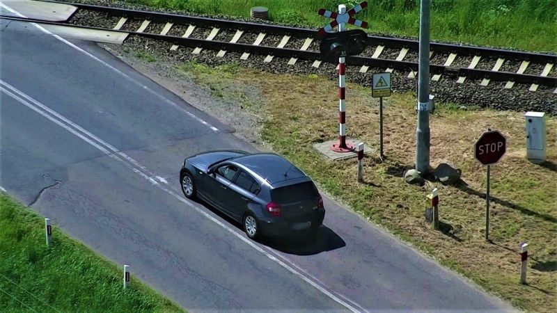 Mundurowi obserwowali kierowców za pomocą drona