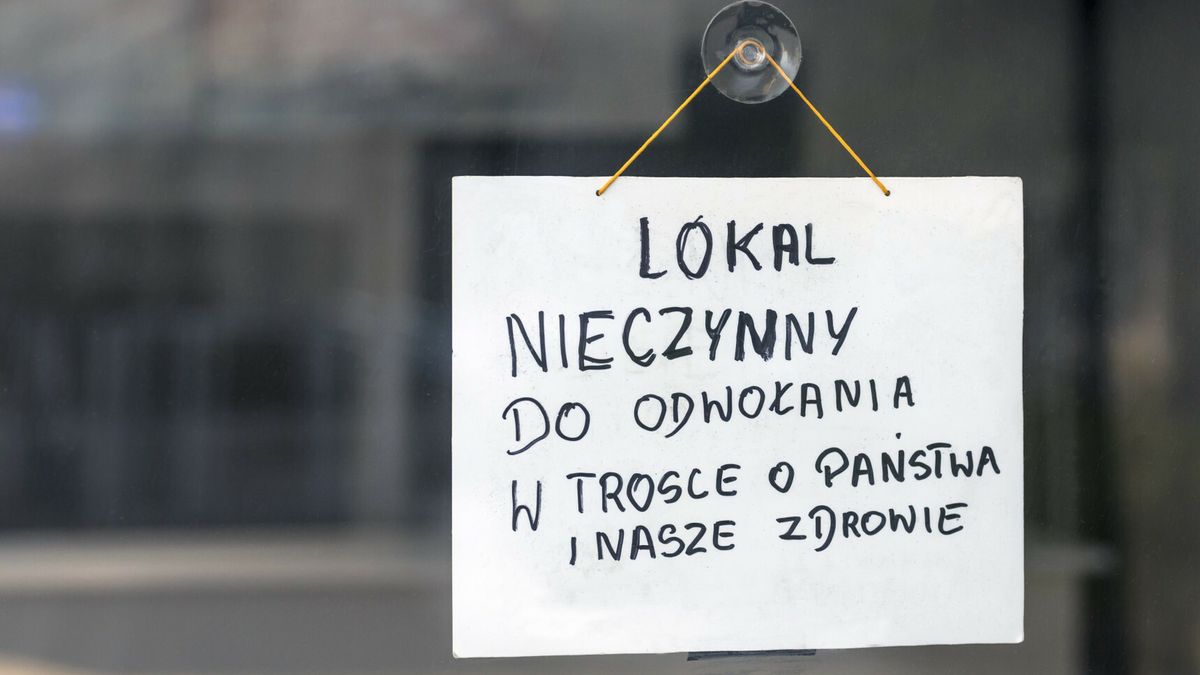 Według wirusologa konieczne są lokalne lockdowny, np. w gminach o najmniejszym stopniu wyszczepienia. 