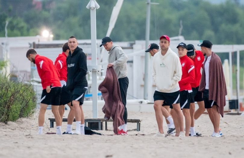 Reprezentacja Polski wraca do ojczyzny i relaksuje się na sopockiej plaży