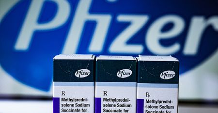 COVID-19. Komisja Europejska podjęła decyzję ws. szczepionki Pfizer-BioNTech
