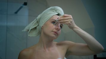 Zadbaj o skórę jesienią. Tak sprawisz, że dłużej zachowa młody wygląd