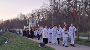 Radom: Rezurekcja w parafii św. Rafała Kalinowskiego. Tłumy wiernych