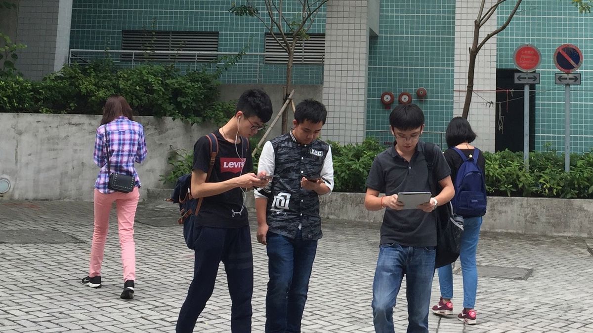 Smart-zombie zalewają społeczeństwo. Głupi wymysł czy realny problem? 1