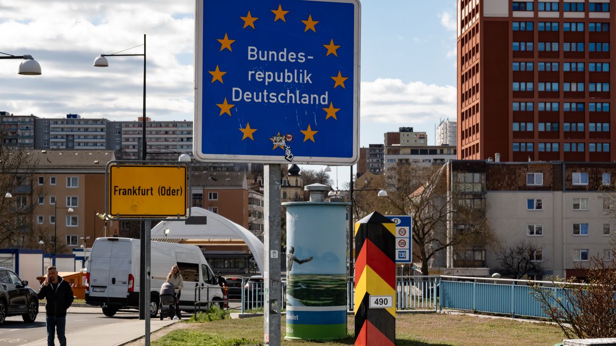 Travel Destination: Brandenburg
Border markings and shields are seen at the end of the bridge connecting the cities of Frankfurt (Oder) in Brandenburg, Germany, and Slubice in Poland, on April 6, 2025. Border controls between Germany and Poland are supposed to run until March 2025 but are extended. (Photo by Emmanuele Contini/NurPhoto via Getty Images)
NurPhoto
april 6, border markings, march 2025, city connection, shields, security measures, travel policy, brandenburg, extension, frankfurt (oder), infrastructure, european borders, bilateral relations, border management, cross-border, eastern europe., regional cooperation, international relations, travel restrictions, germany-poland border, emmanuele contini, nurphoto, bridge, slubice, geopolitical, schengen area, border controls