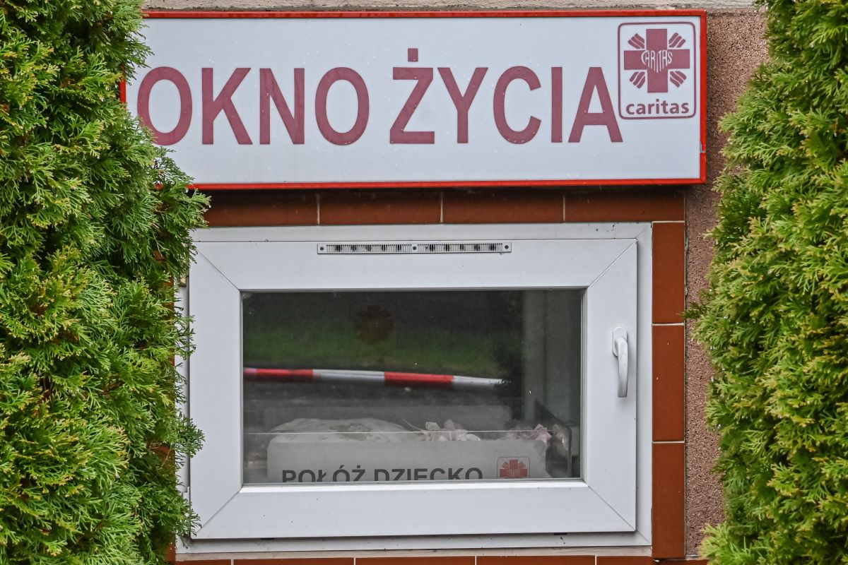 Noworodek w oknie życia w Legionowie. Ważna wiadomość dla rodziców chłopca