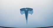 Tesla pobiła swój rekord. Celu Elona Muska jednak nie osiągnęła