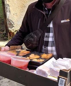 Warszawa. Akcja "Senior w koronie" pod znakiem zapytania. Wolontariusze potrzebują wsparcia