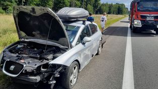 Marwice: Rozbił seata na barierach na S3. Rodzina jechała nad morze