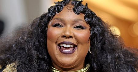 Lizzo POZYWA tancerki, które oskarżyły ją o molestowanie seksualne! "To okrutne nękanie"