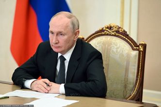 Rubel osiada na dnie. Bank Rosji zwołuje nadzwyczajną naradę