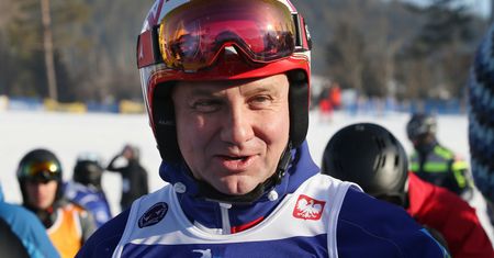 Andrzej Duda na nartach. Bronisław Komorowski komentuje