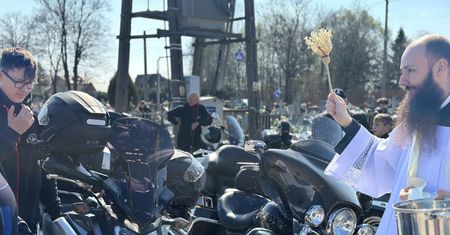 Motoświęconka 2026 w Gorzycach. Motocykliści z całego regionu przybyli z koszyczkami wielkanocnymi. Organizatorem Moto Sandomierz