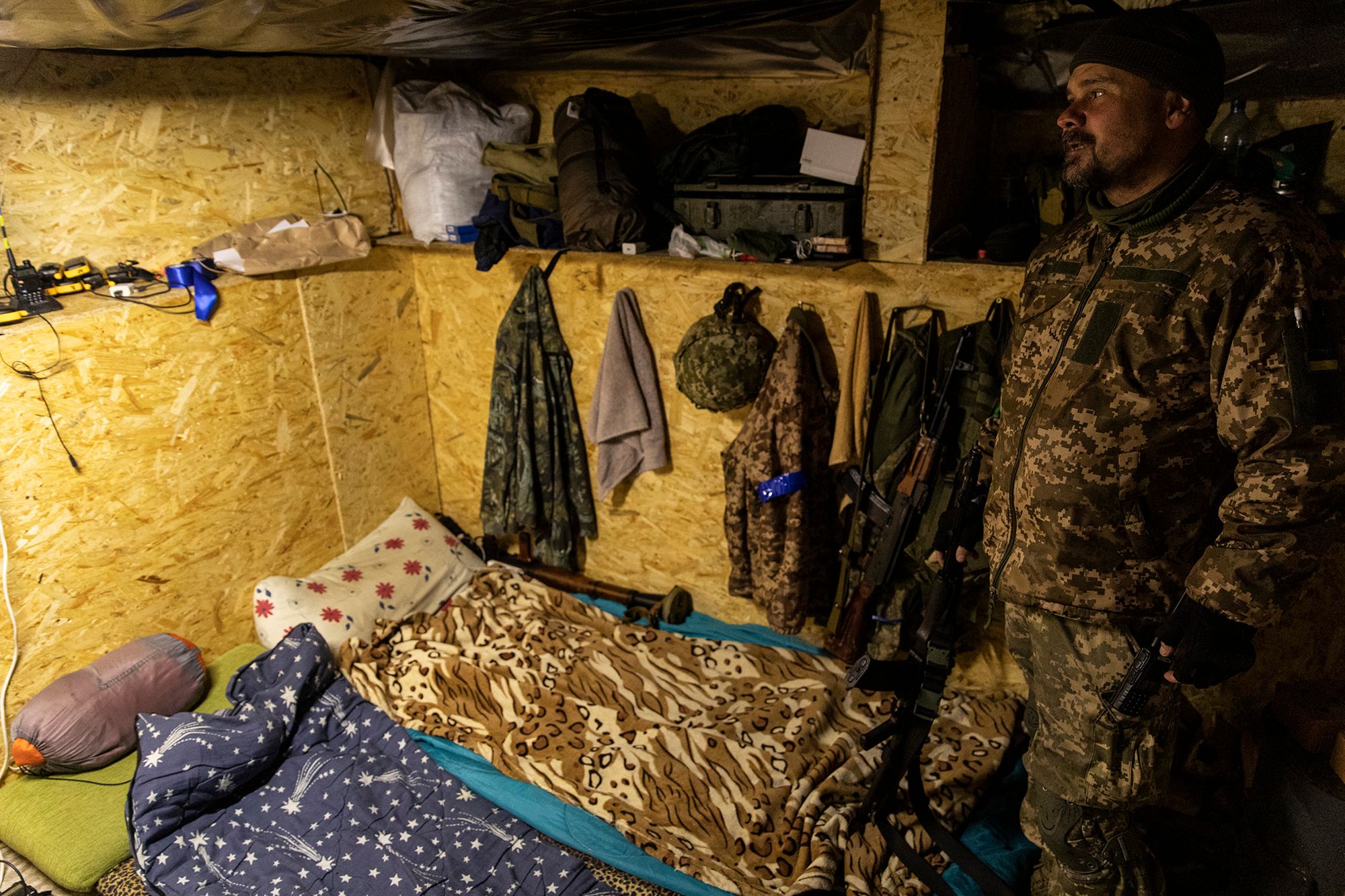 Życie codzienne żołnierzy na Ukrainie. Tak płynie czas w okopach pod Kijowem 6