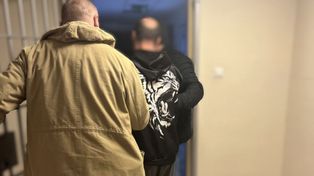 Debrzno: 35-latek chciał uniknąć więzienia. Schował się w oborze