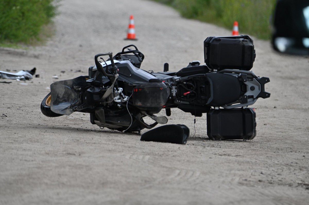 Wypadek w powiecie konińskim. Motocyklista w szpitalu
